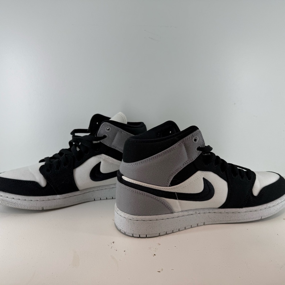 ***Like New*** Women's Nike Jordan Hi-tops Black and Gray Sneakers Size 10.5M